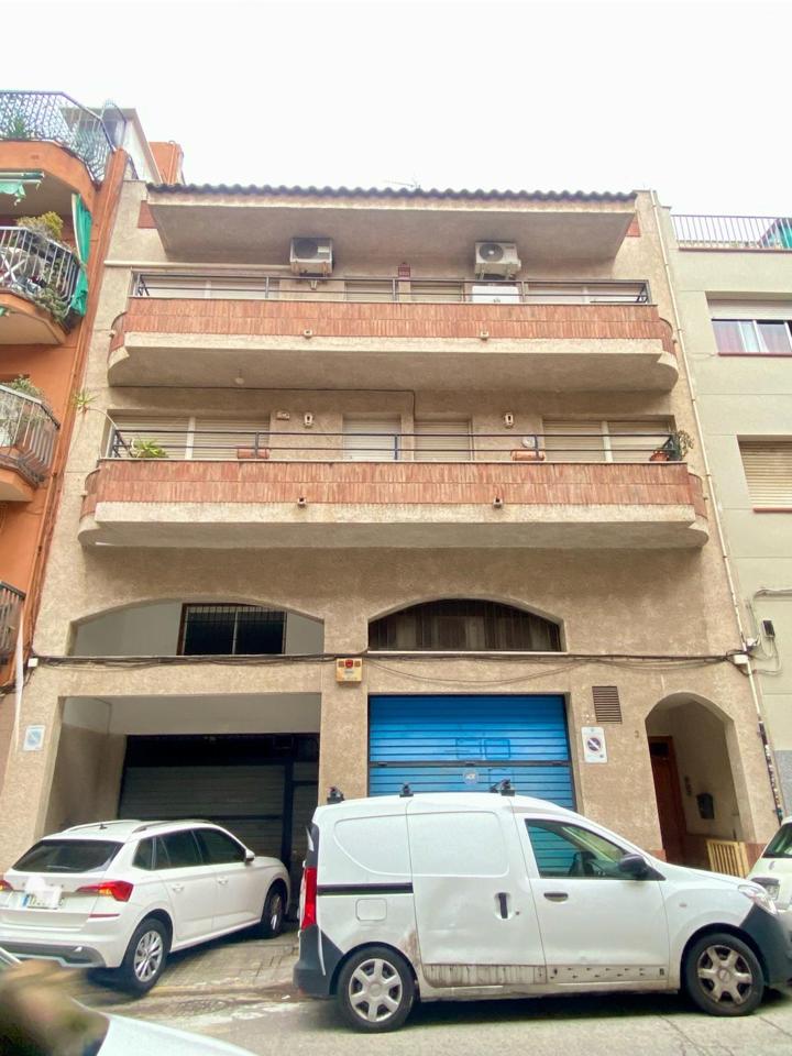 locales-comerciales en badalona · carrer-de-castillejos-08915 185000€