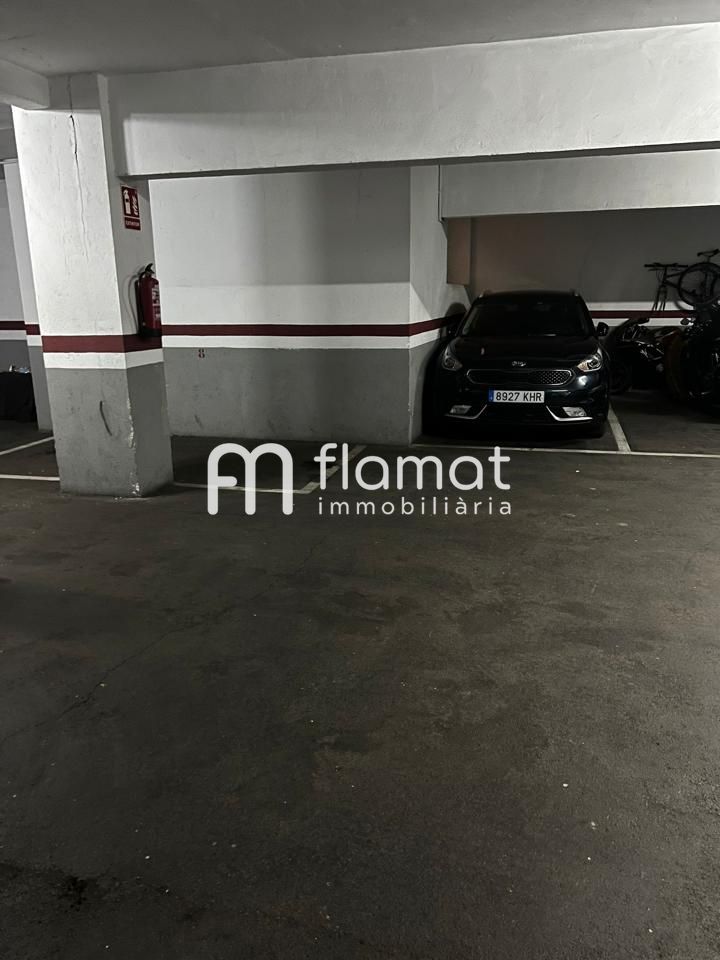 parking en barcelona · carrer-de-napols-08025 8000€