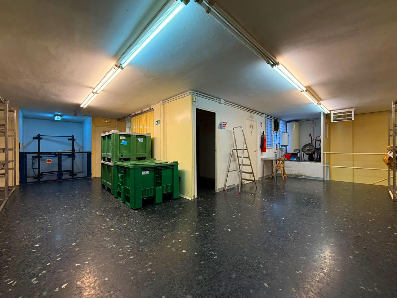locales-comerciales en barcelona · carrer-de-joaquim-ruyra-08025 649000€