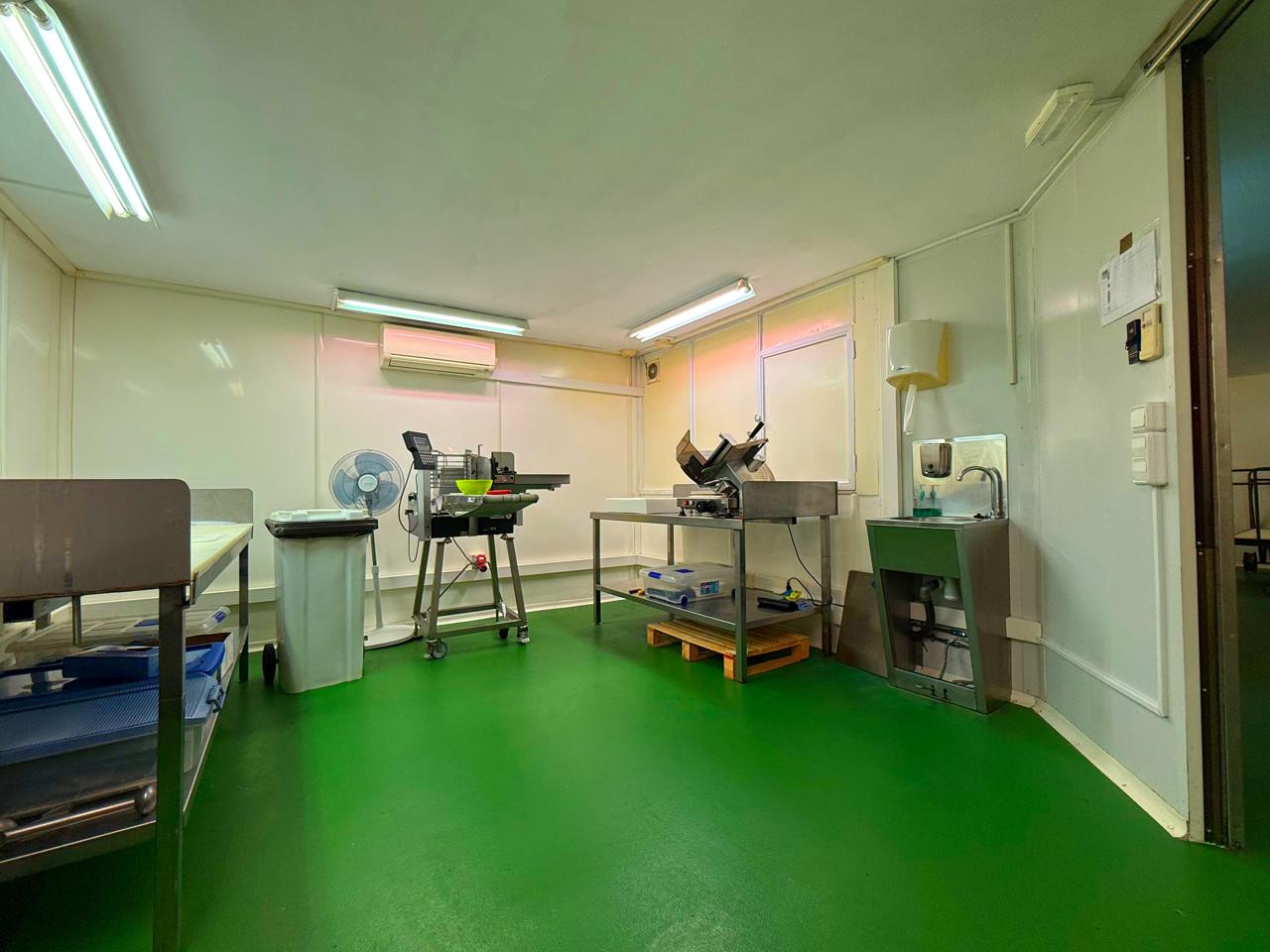 locales-comerciales en barcelona · carrer-de-joaquim-ruyra-08025 649000€