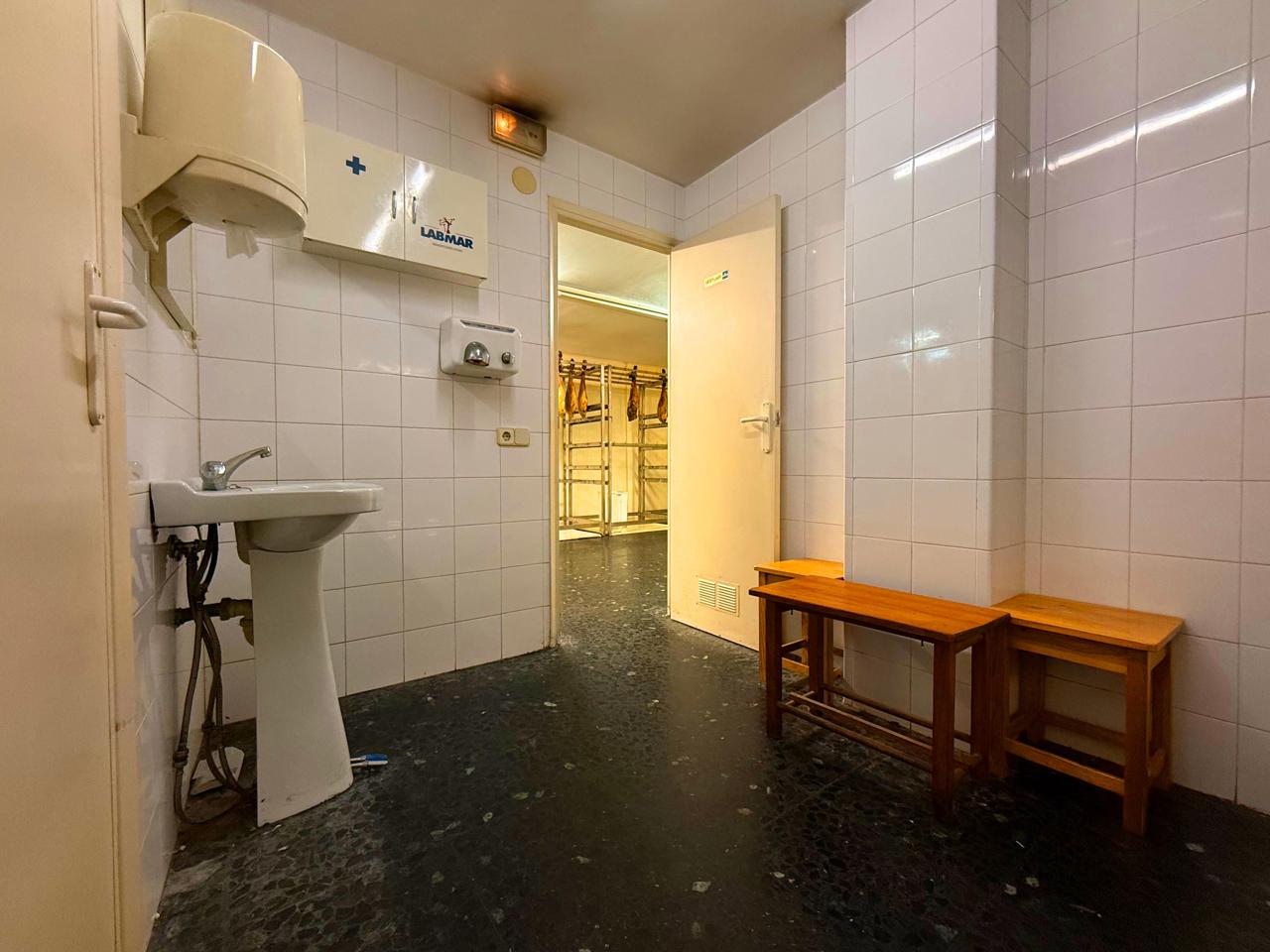 locales-comerciales en barcelona · carrer-de-joaquim-ruyra-08025 649000€