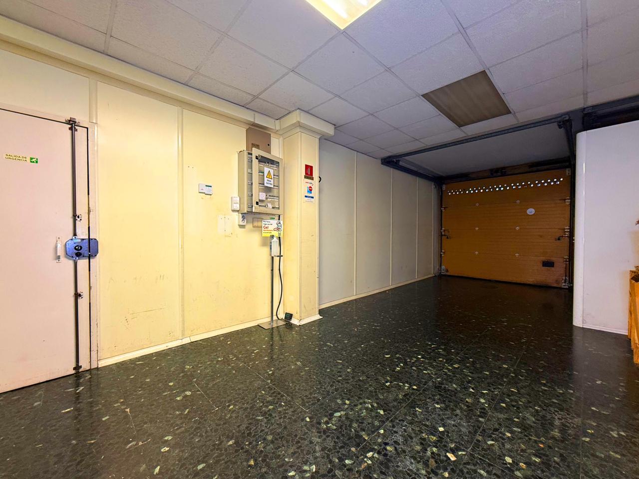 locales-comerciales en barcelona · carrer-de-joaquim-ruyra-08025 649000€