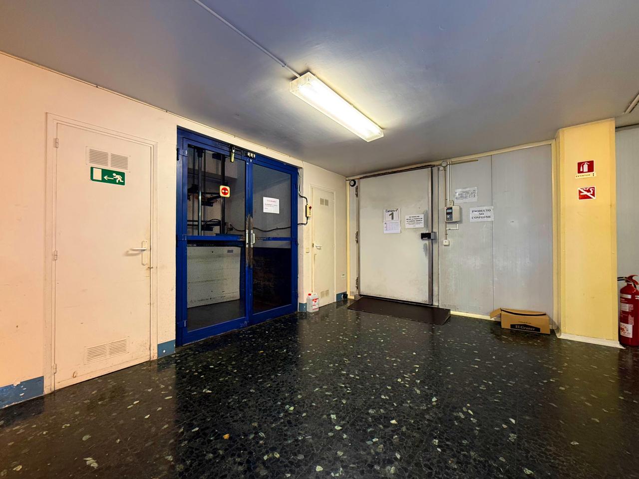 locales-comerciales en barcelona · carrer-de-joaquim-ruyra-08025 649000€