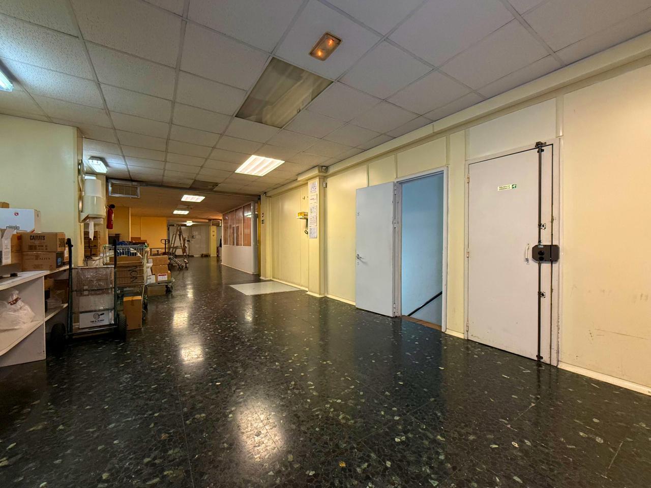 locales-comerciales en barcelona · carrer-de-joaquim-ruyra-08025 649000€