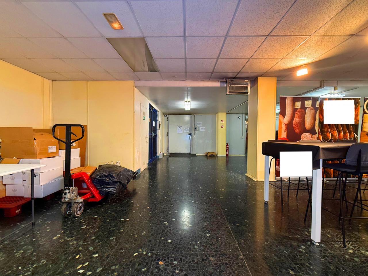 locales-comerciales en barcelona · carrer-de-joaquim-ruyra-08025 649000€