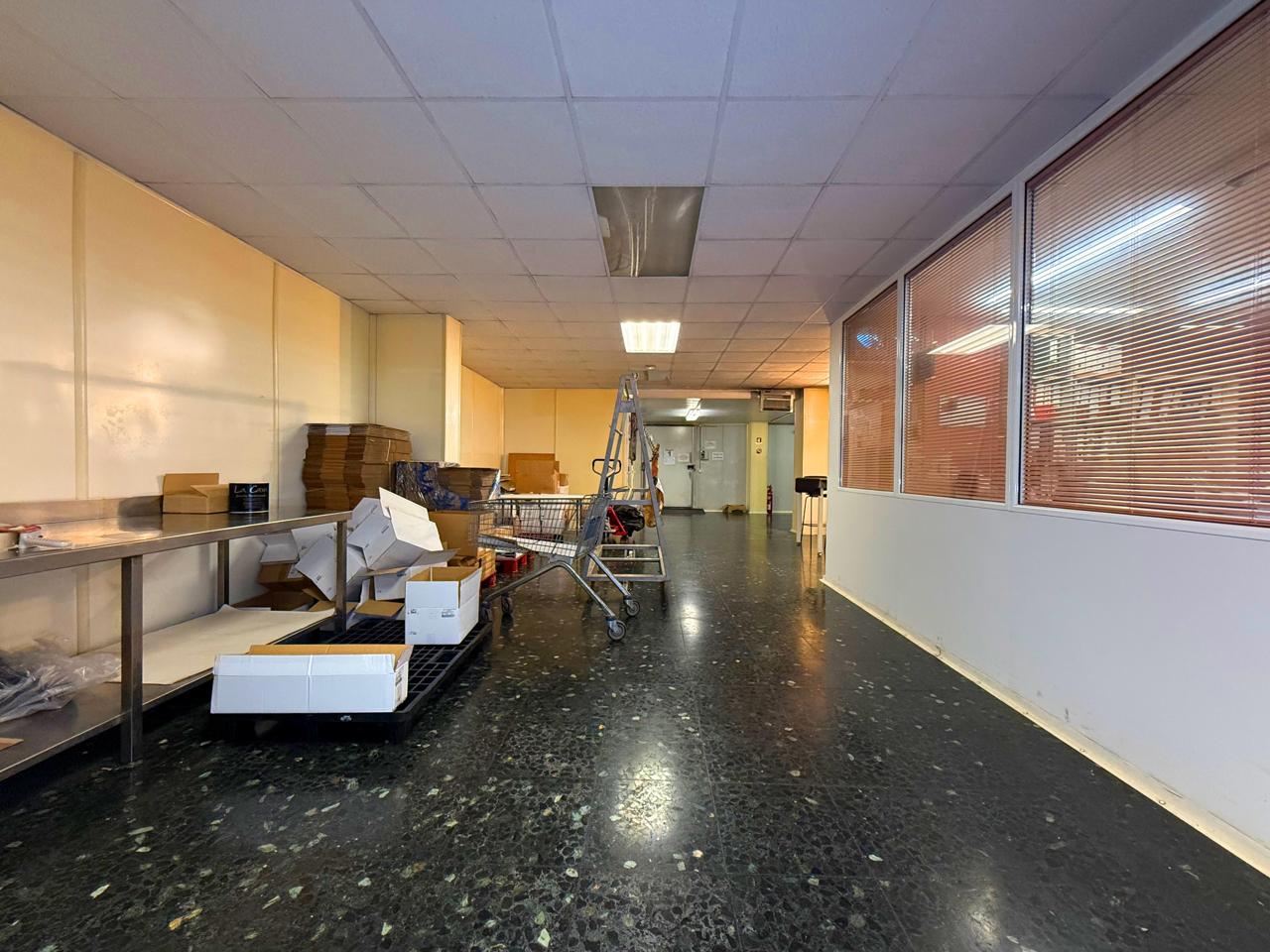locales-comerciales en barcelona · carrer-de-joaquim-ruyra-08025 649000€