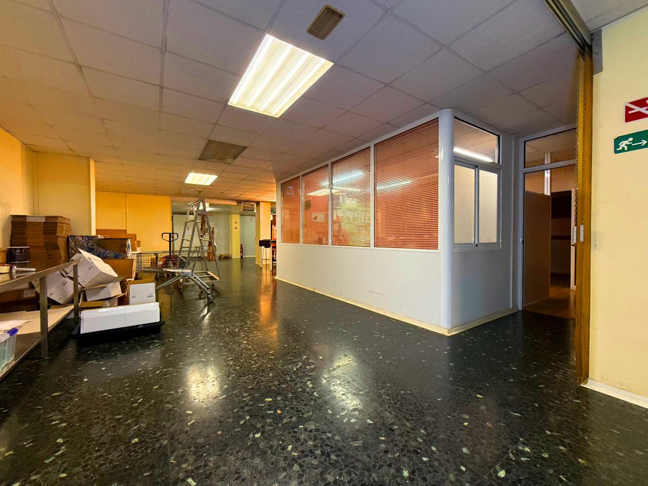 locales-comerciales en barcelona · carrer-de-joaquim-ruyra-08025 649000€