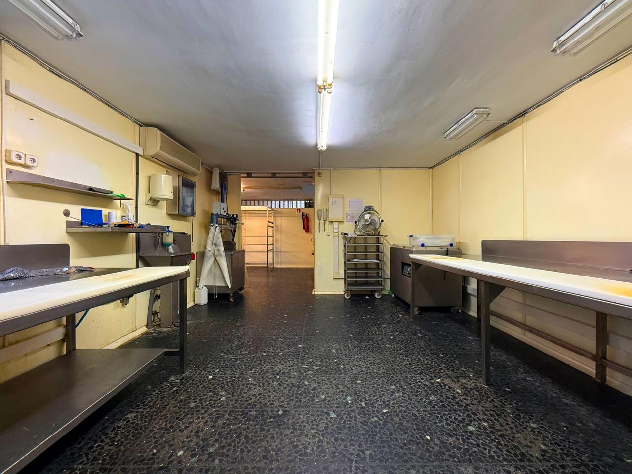 locales-comerciales en barcelona · carrer-de-joaquim-ruyra-08025 649000€