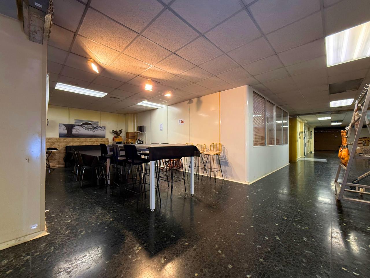 locales-comerciales en barcelona · carrer-de-joaquim-ruyra-08025 649000€