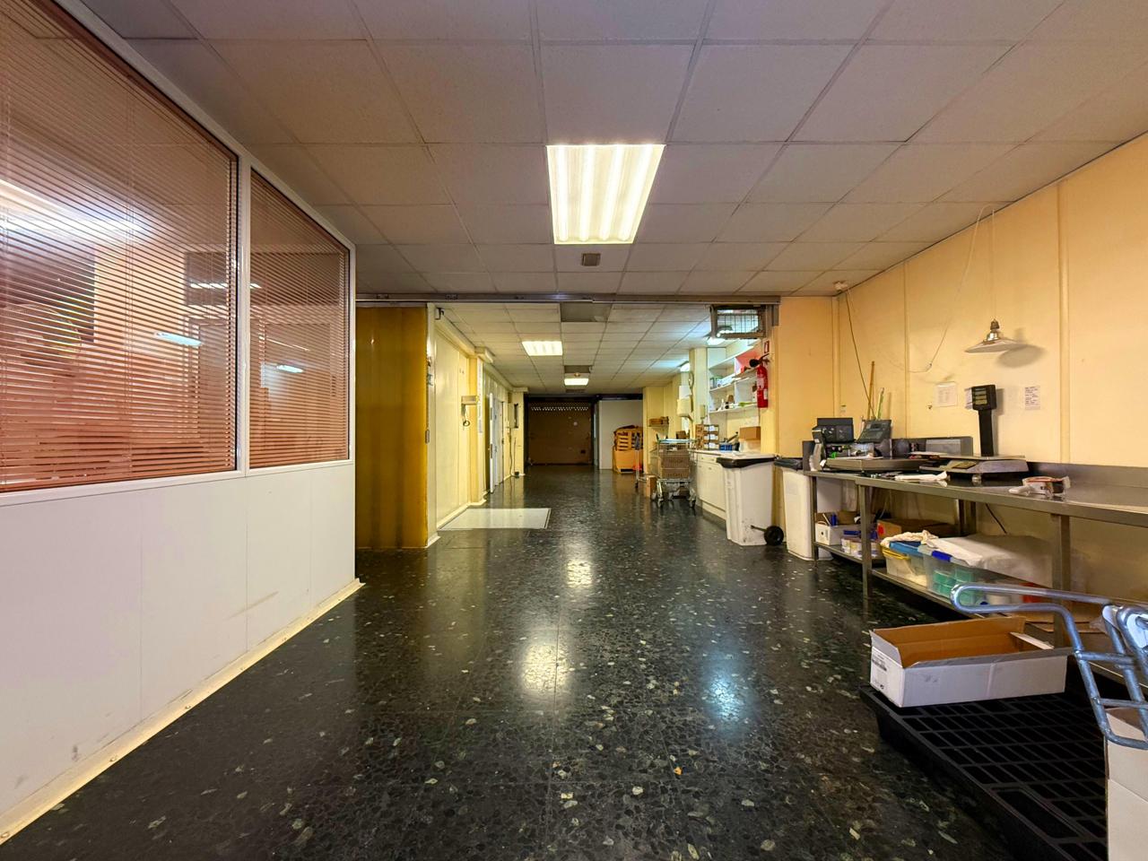 locales-comerciales en barcelona · carrer-de-joaquim-ruyra-08025 649000€