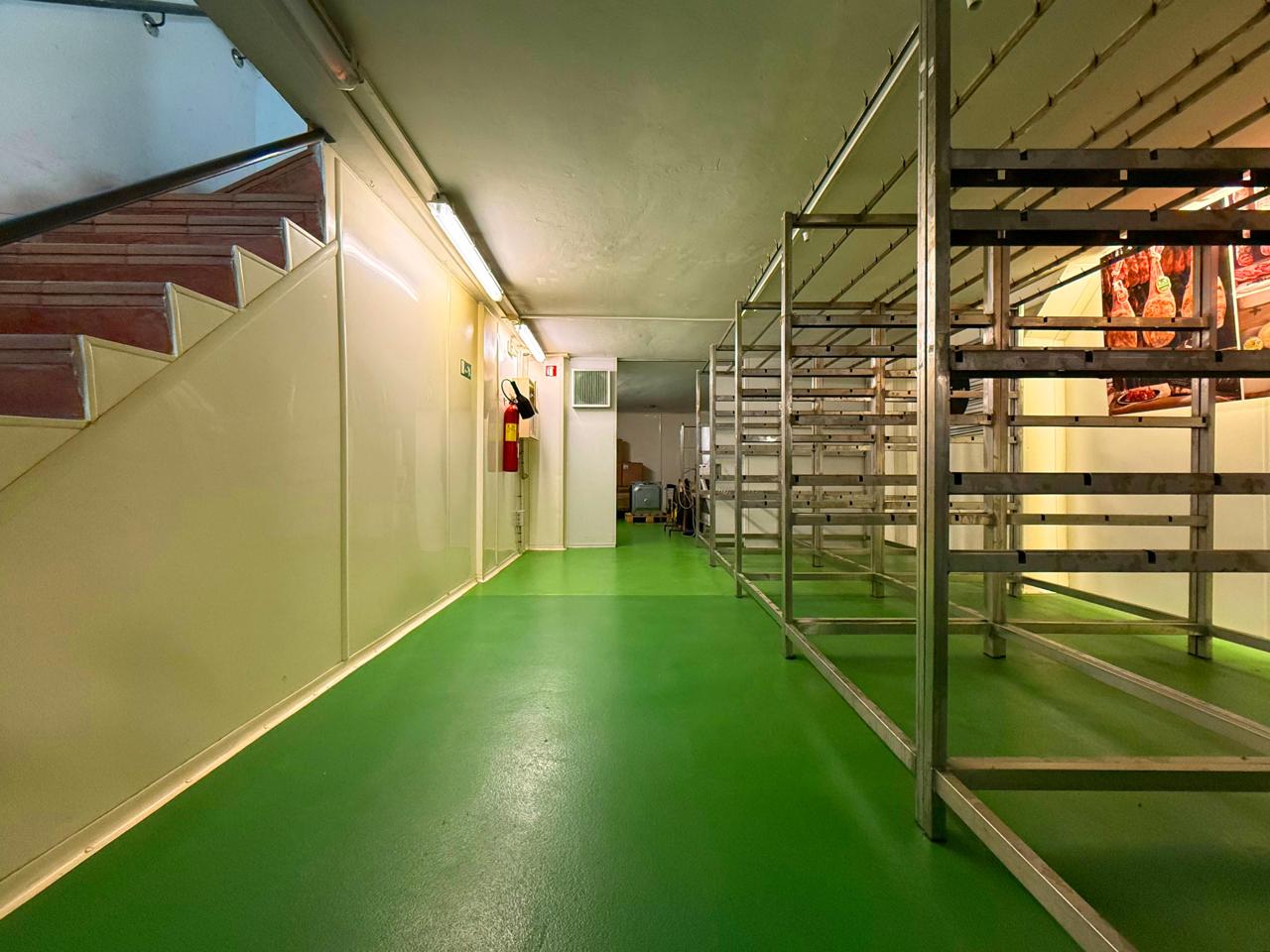locales-comerciales en barcelona · carrer-de-joaquim-ruyra-08025 649000€