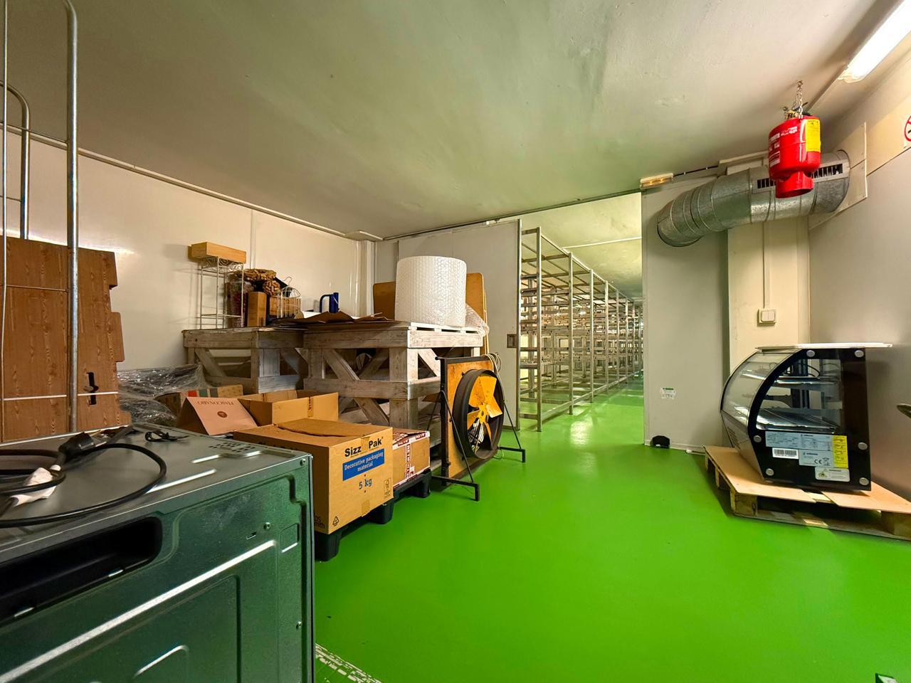 locales-comerciales en barcelona · carrer-de-joaquim-ruyra-08025 649000€