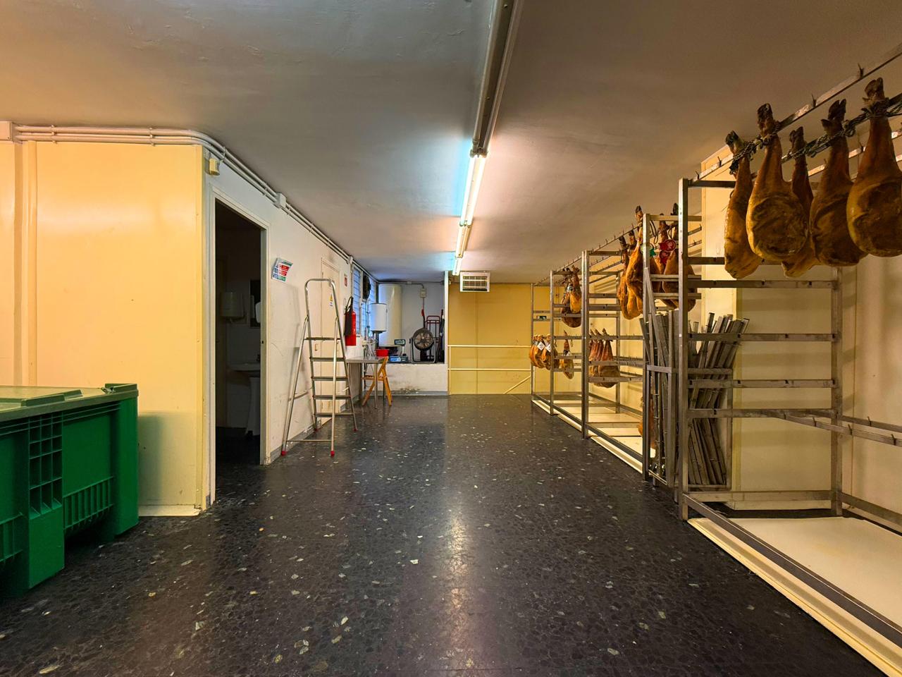 locales-comerciales en barcelona · carrer-de-joaquim-ruyra-08025 649000€