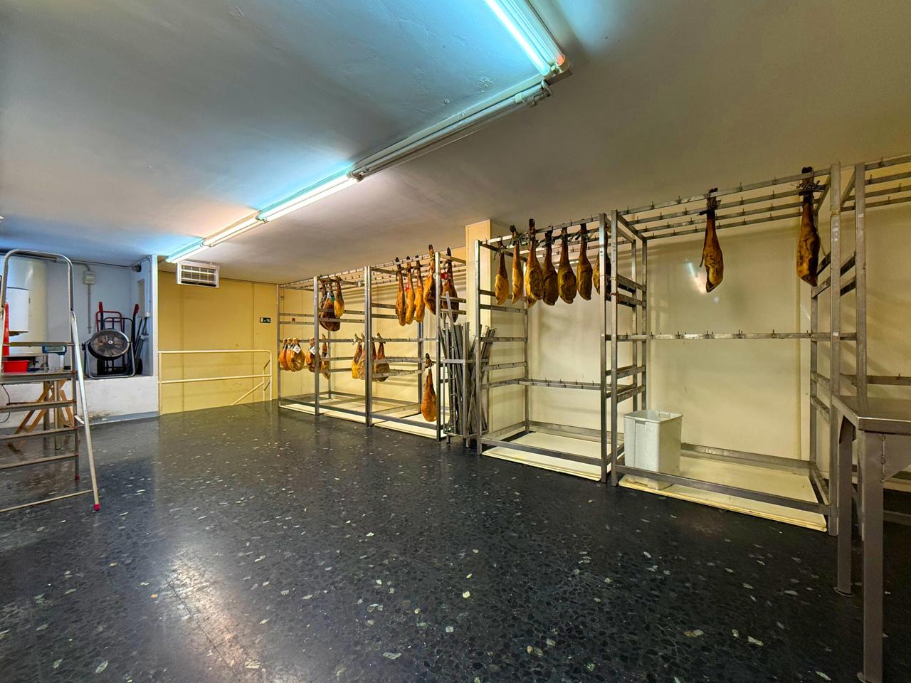 locales-comerciales en barcelona · carrer-de-joaquim-ruyra-08025 649000€