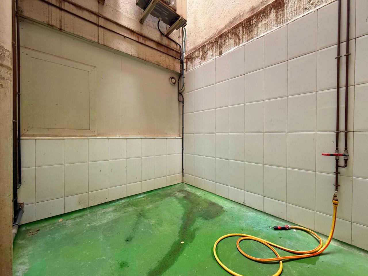 locales-comerciales en barcelona · carrer-de-joaquim-ruyra-08025 649000€