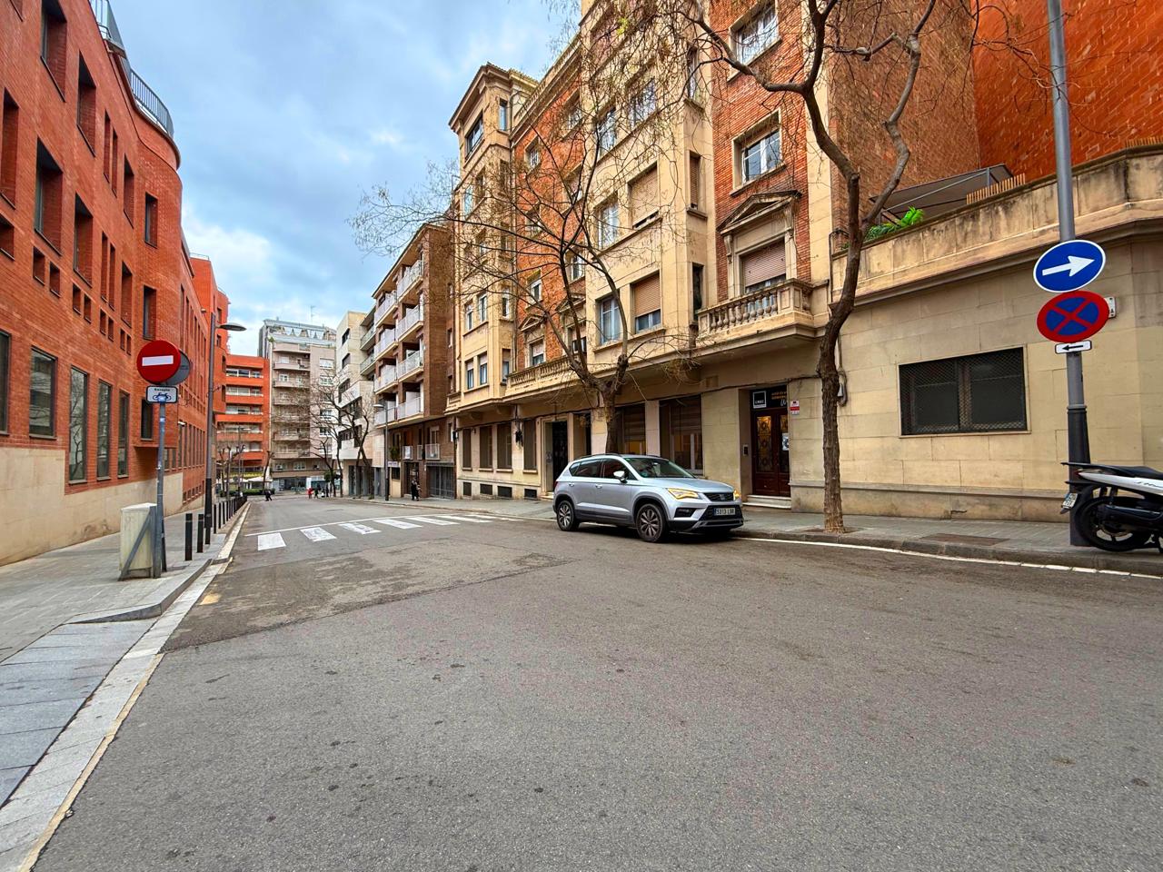 locales-comerciales en barcelona · carrer-de-joaquim-ruyra-08025 649000€