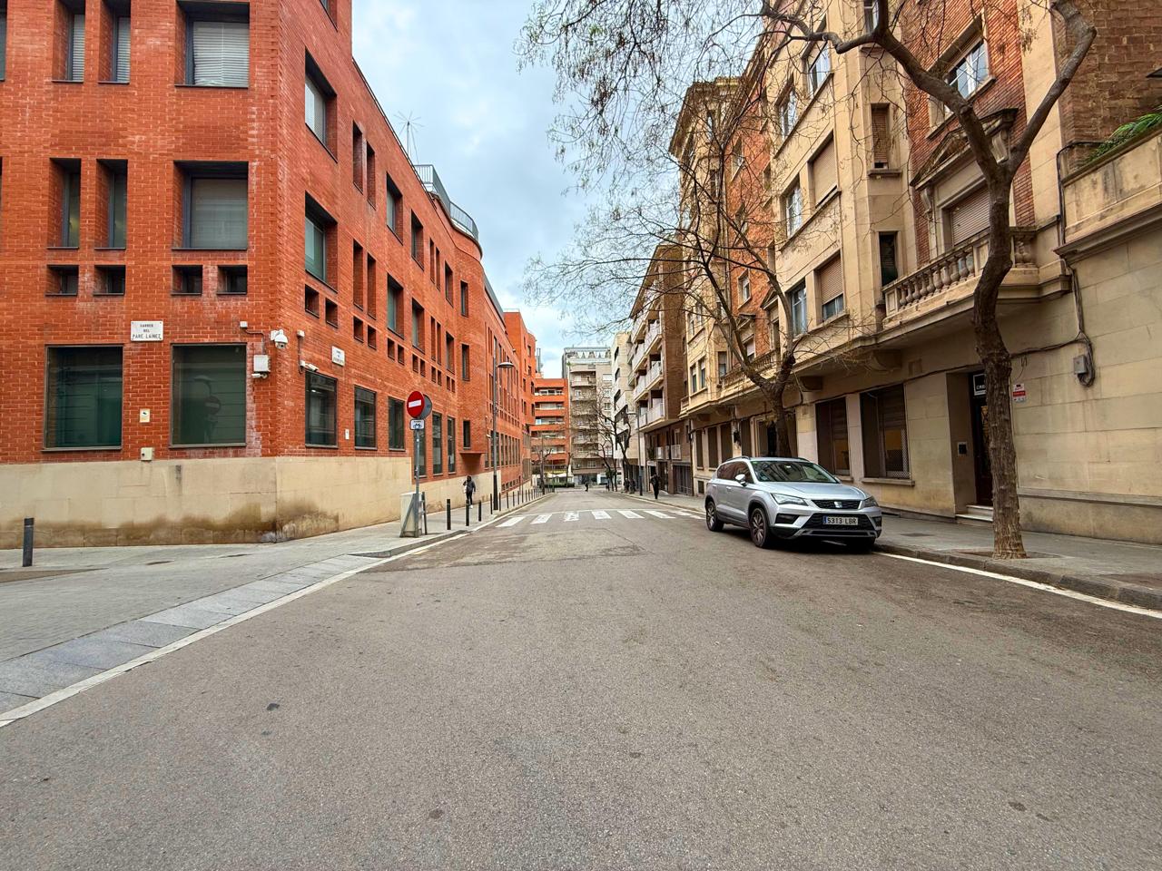 locales-comerciales en barcelona · carrer-de-joaquim-ruyra-08025 649000€