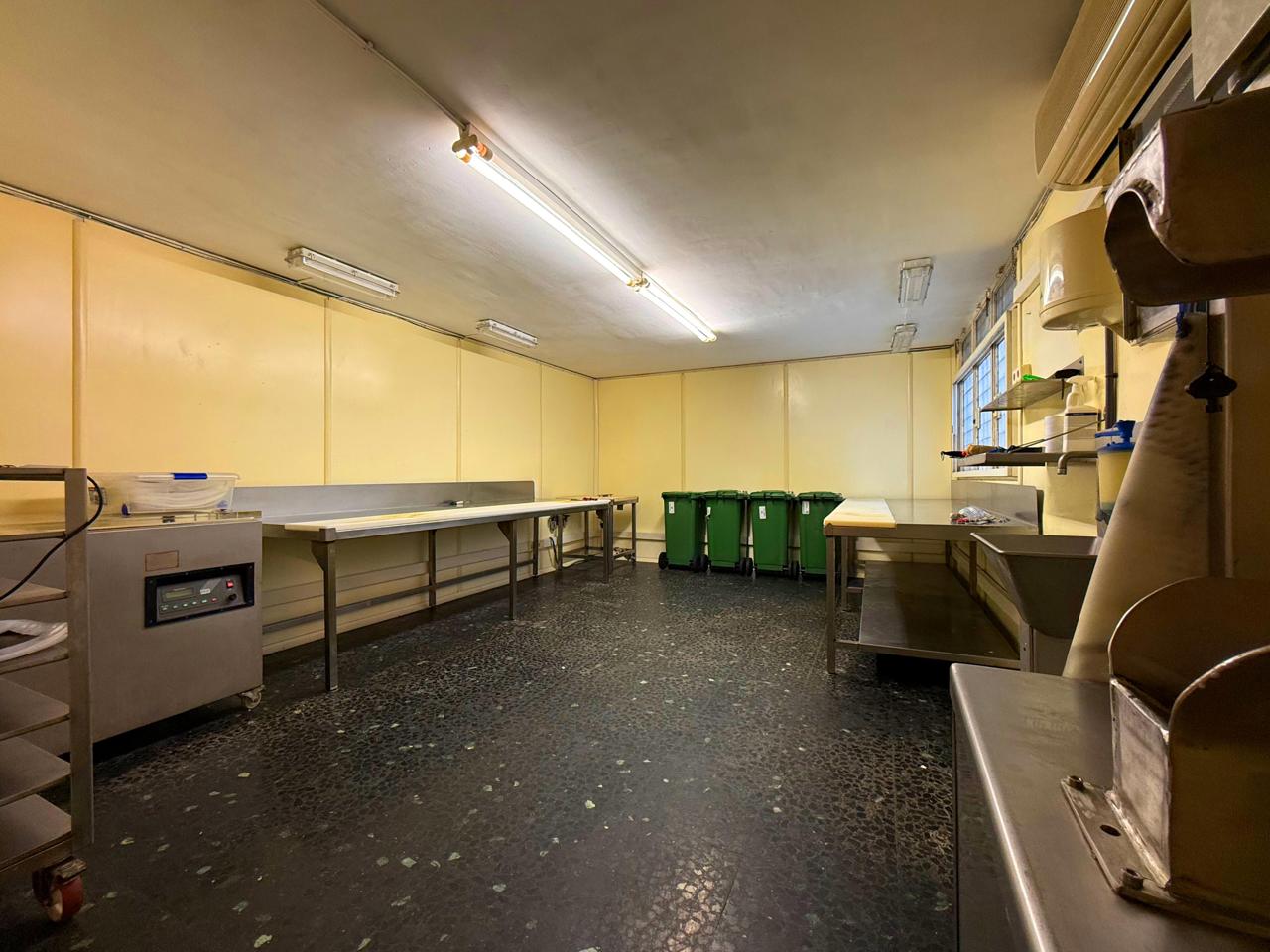 locales-comerciales en barcelona · carrer-de-joaquim-ruyra-08025 649000€