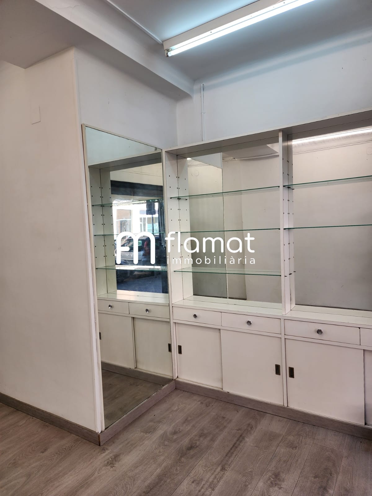 locales-comerciales en barcelona · carrer-del-dega-bahi-08026 590€