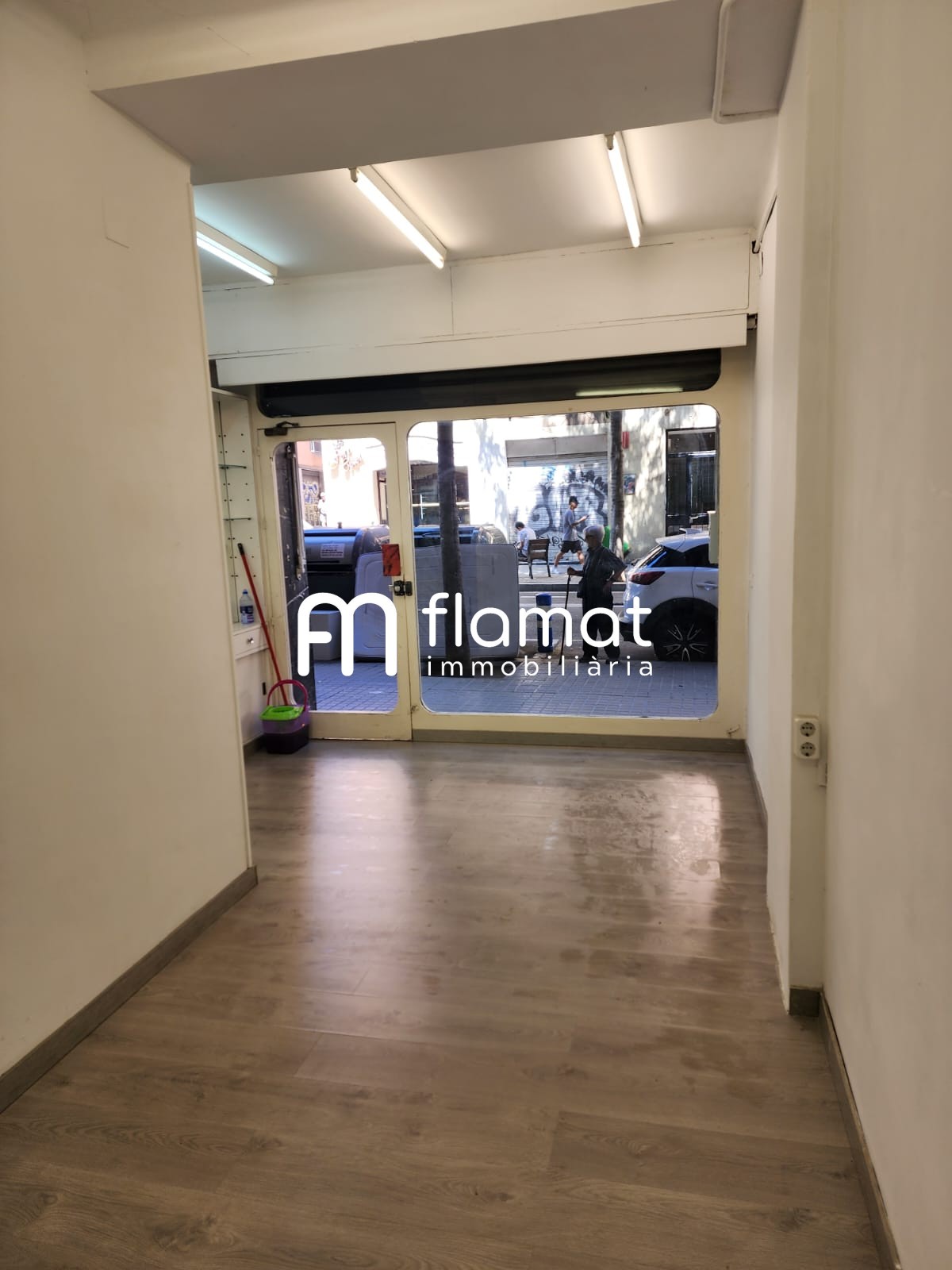 locales-comerciales en barcelona · carrer-del-dega-bahi-08026 590€