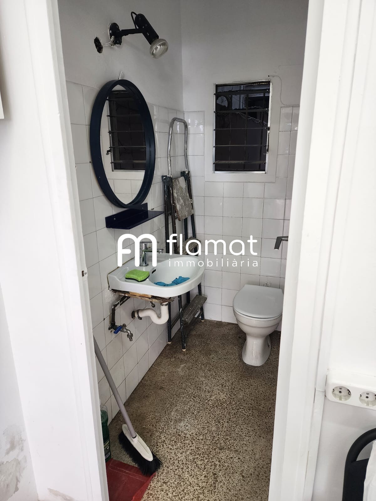 locales-comerciales en barcelona · carrer-del-dega-bahi-08026 590€
