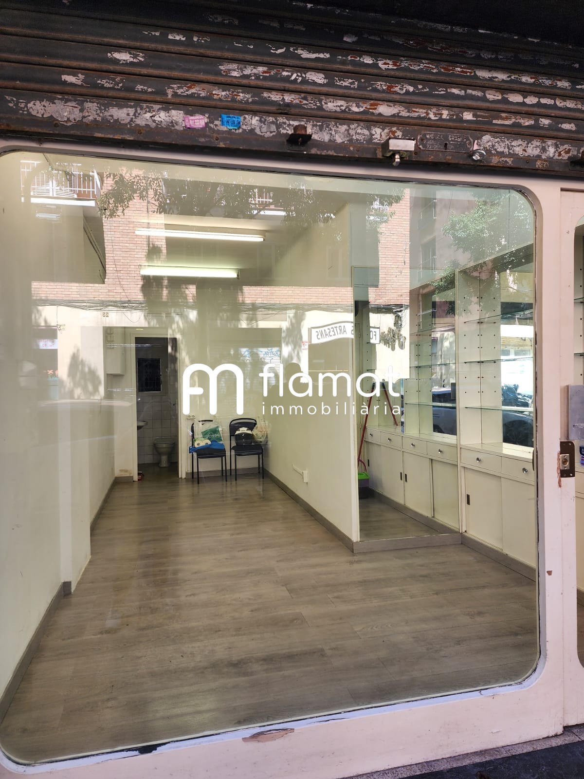 locales-comerciales en barcelona · carrer-del-dega-bahi-08026 590€