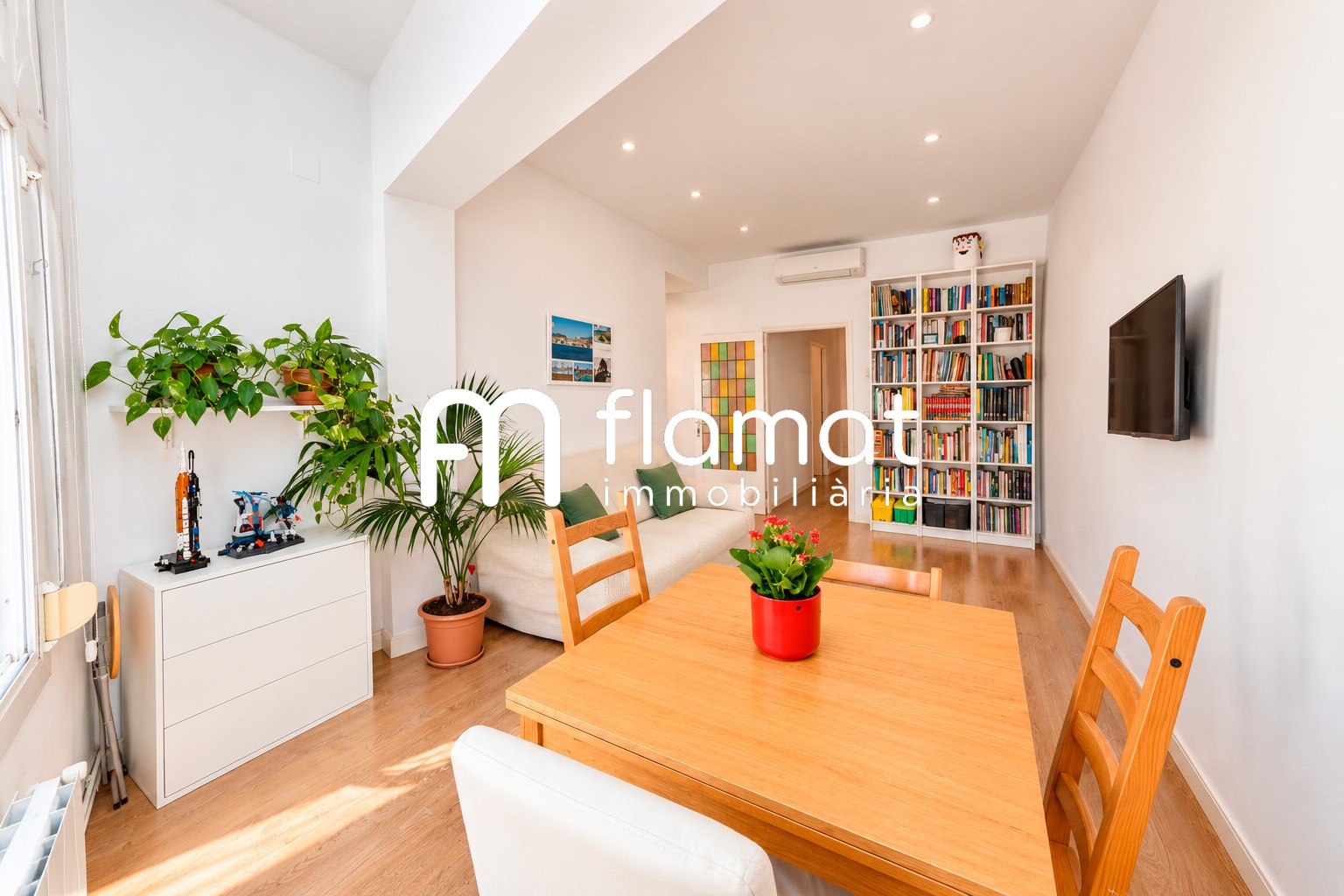 pisos en barcelona · carrer-de-valencia-08013 379000€