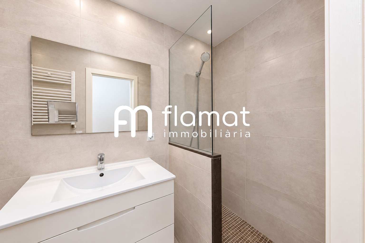 pisos en barcelona · carrer-de-valencia-08013 379000€