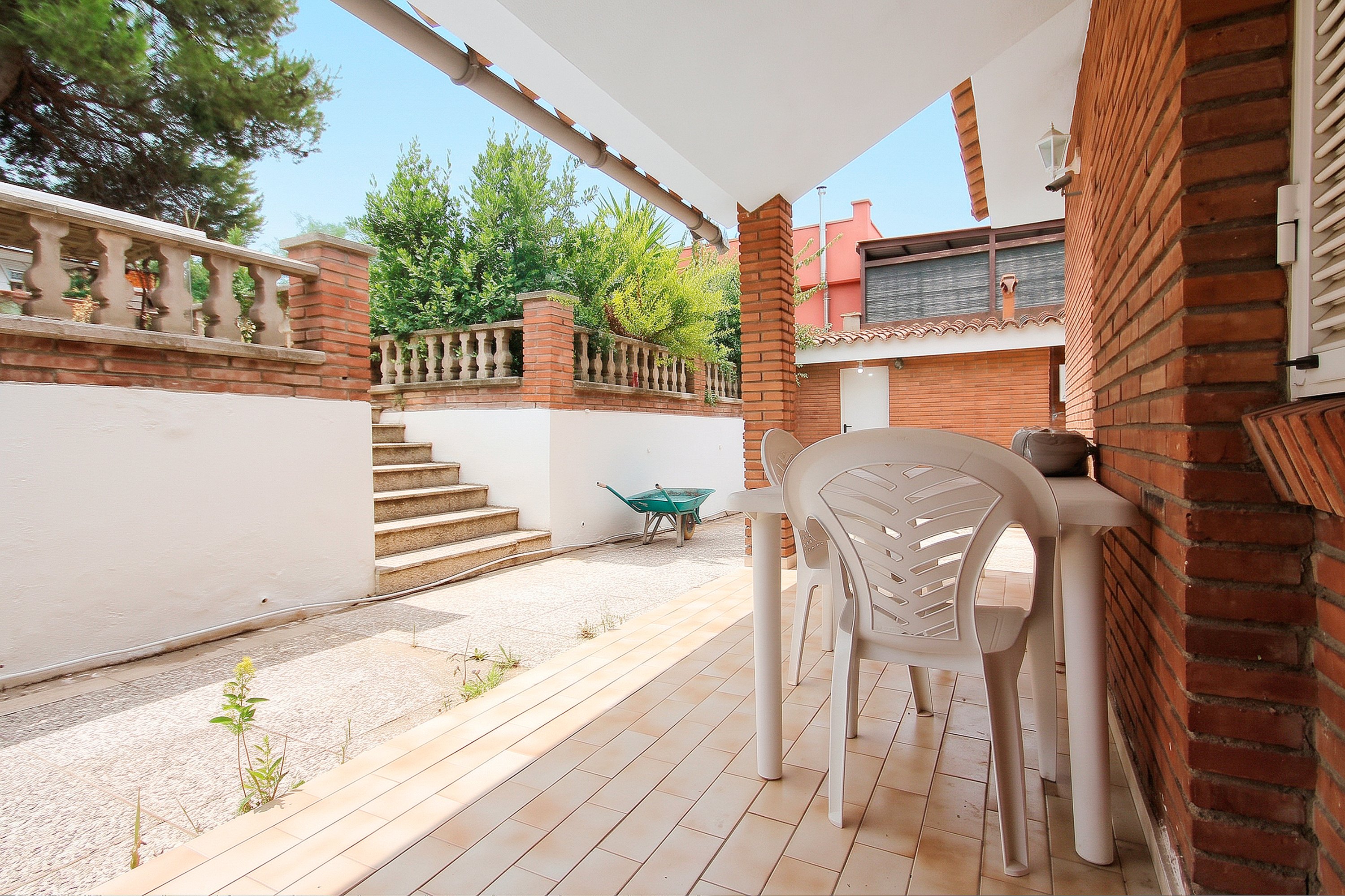 villas en montcada-i-reixac · carrer-quixot-08110 799000€